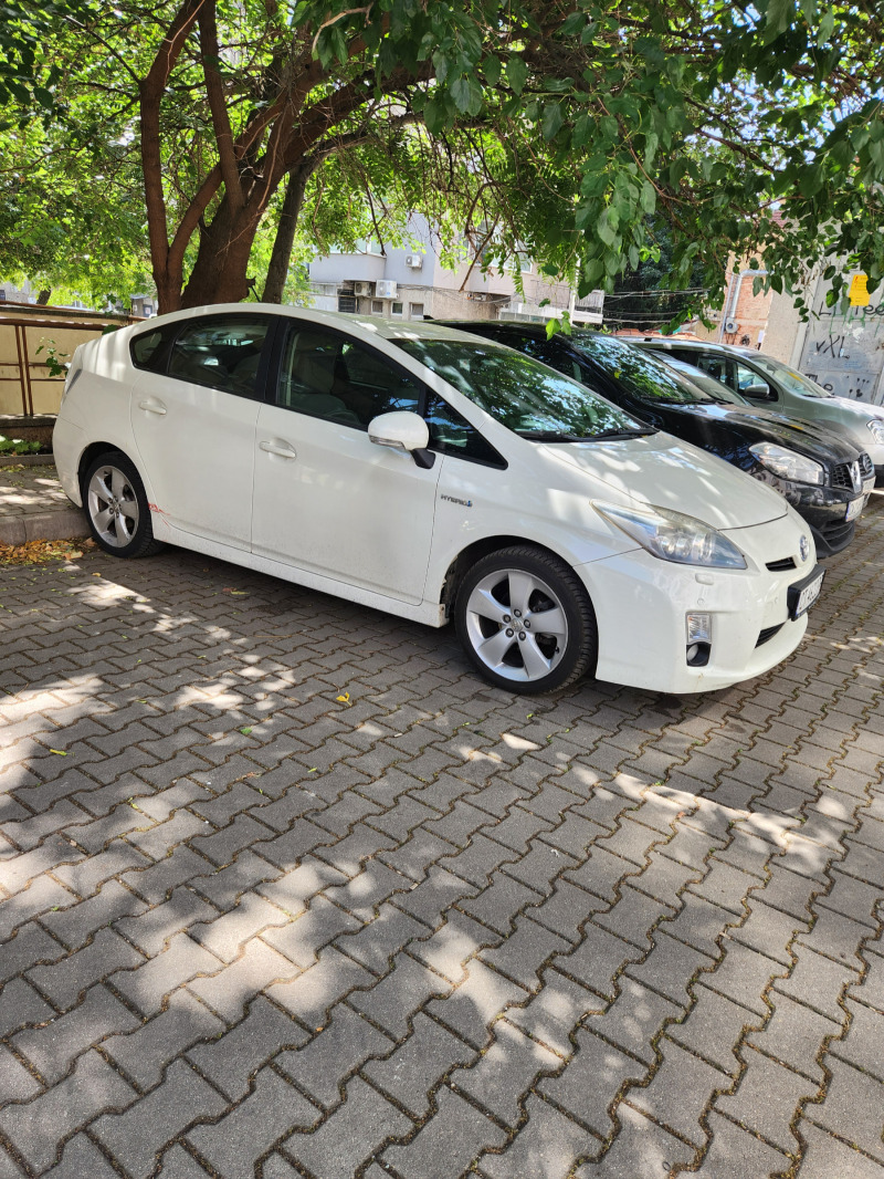 Toyota Prius, снимка 2 - Автомобили и джипове - 46305181