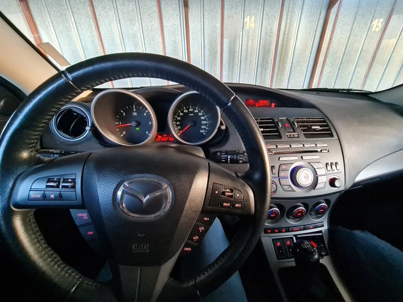 Mazda 3 2.2 sport, снимка 8 - Автомобили и джипове - 52309877