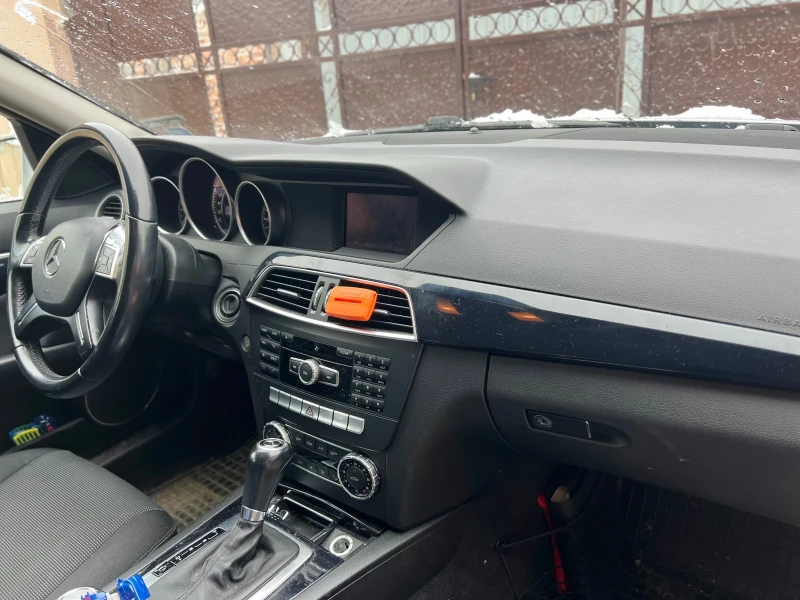 Mercedes-Benz C 180, снимка 4 - Автомобили и джипове - 53186057