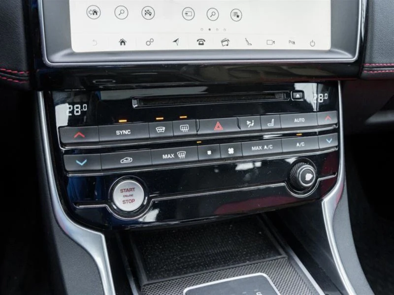 Jaguar XE 35t AWD R-Sport, снимка 9 - Автомобили и джипове - 53418056