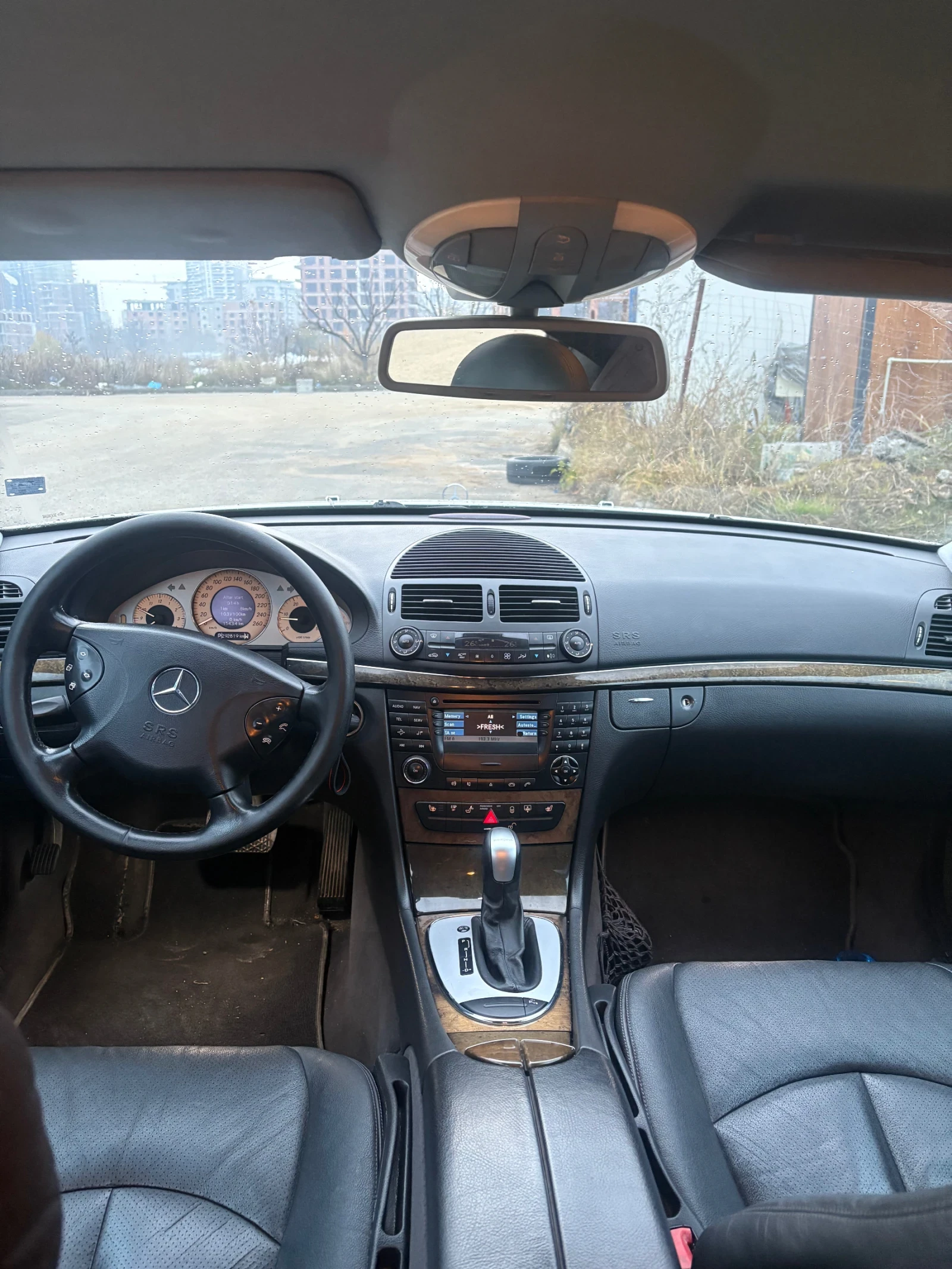 Mercedes-Benz E 320  - изображение 9