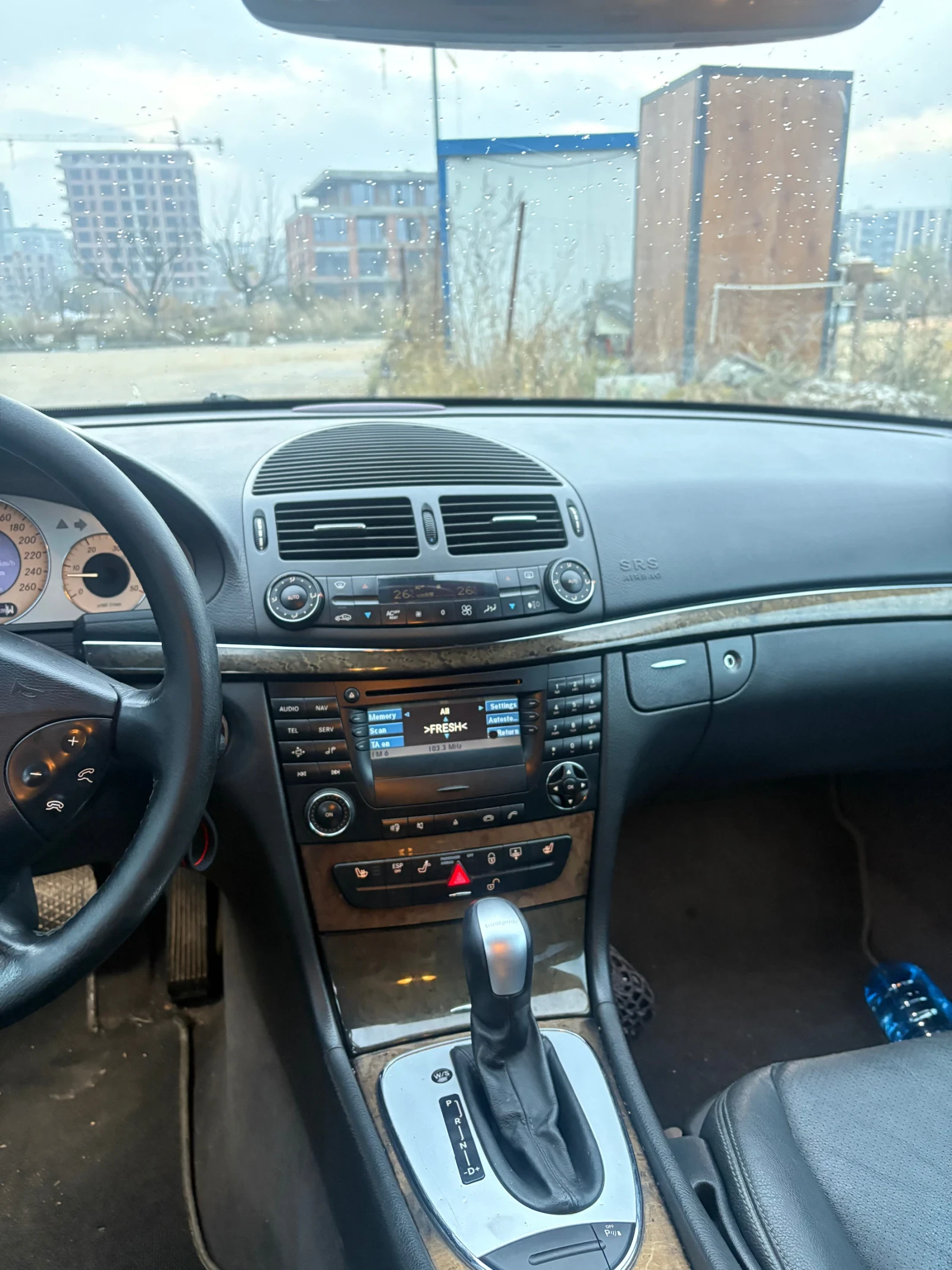 Mercedes-Benz E 320  - изображение 8