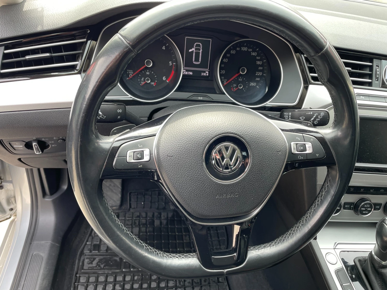 VW Passat 2.0 TDI, снимка 11 - Автомобили и джипове - 53913670