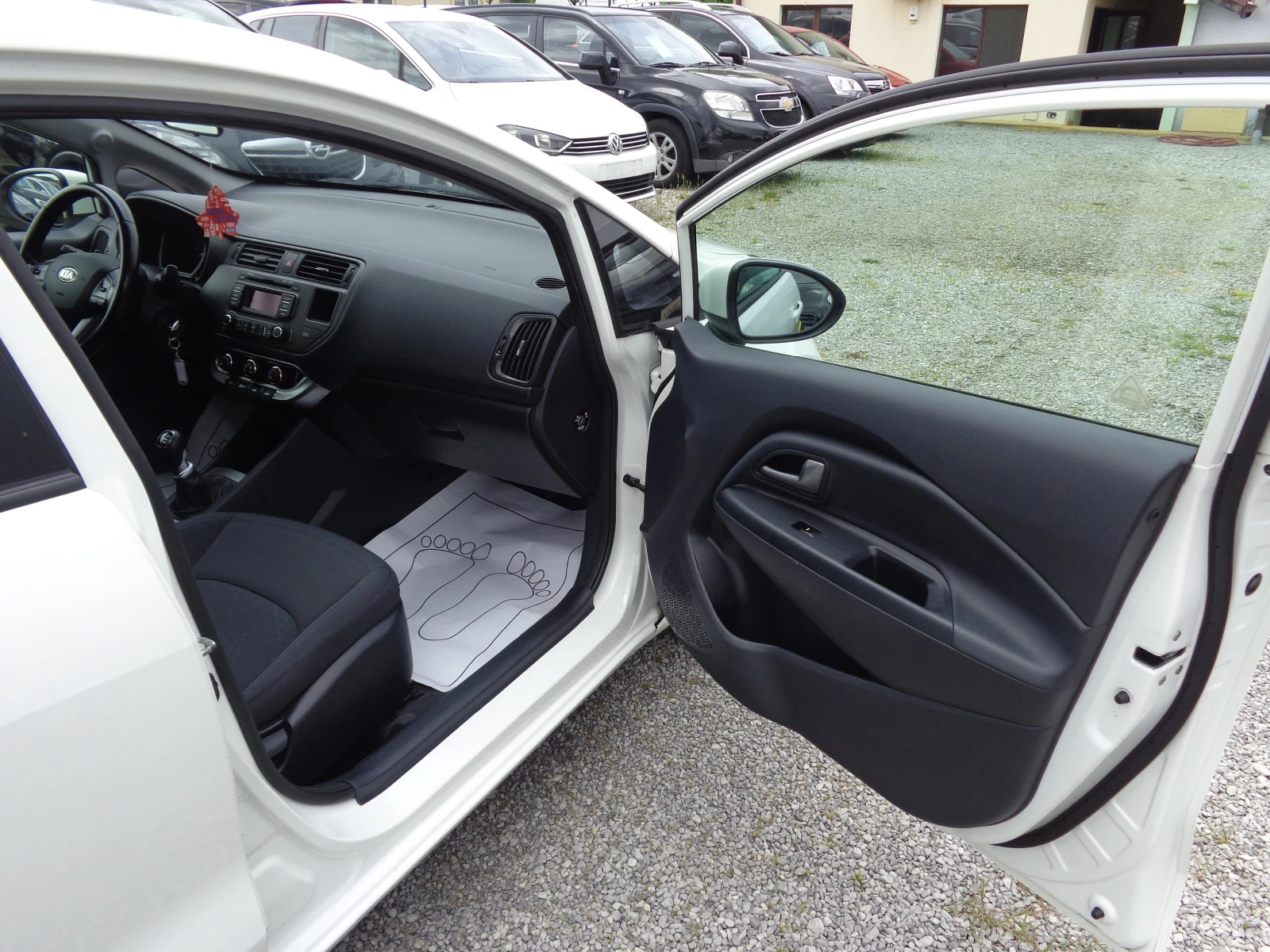 Kia Rio 1.1 CRDI, снимка 11 - Автомобили и джипове - 54606170