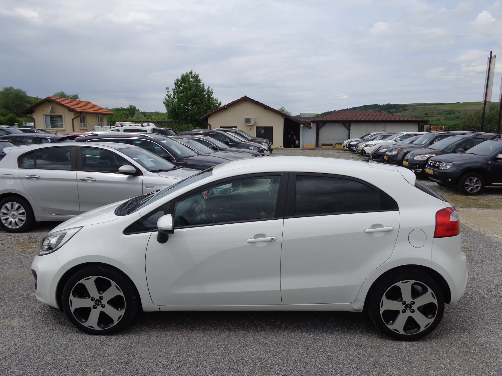 Kia Rio 1.1 CRDI, снимка 8 - Автомобили и джипове - 54606170