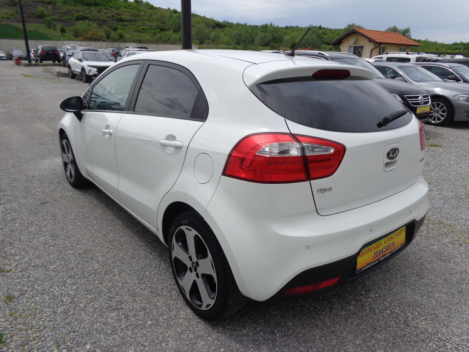 Kia Rio 1.1 CRDI, снимка 7 - Автомобили и джипове - 54606170