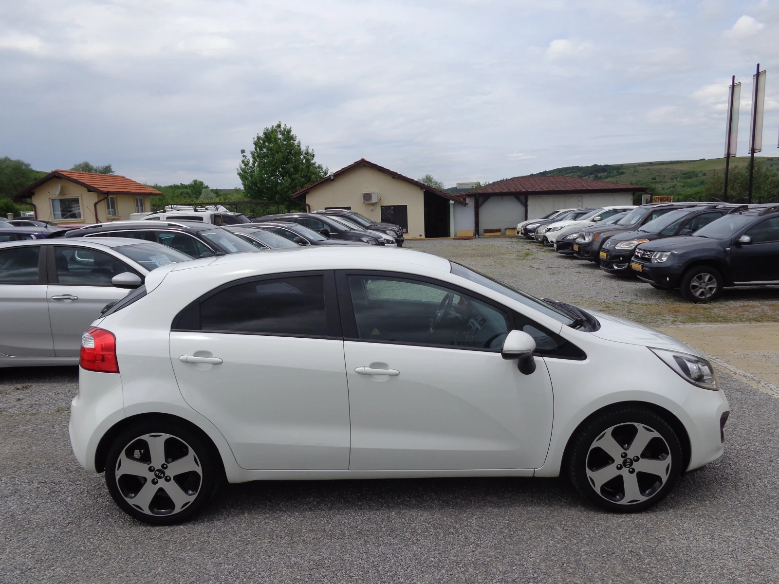 Kia Rio 1.1 CRDI, снимка 4 - Автомобили и джипове - 54606170