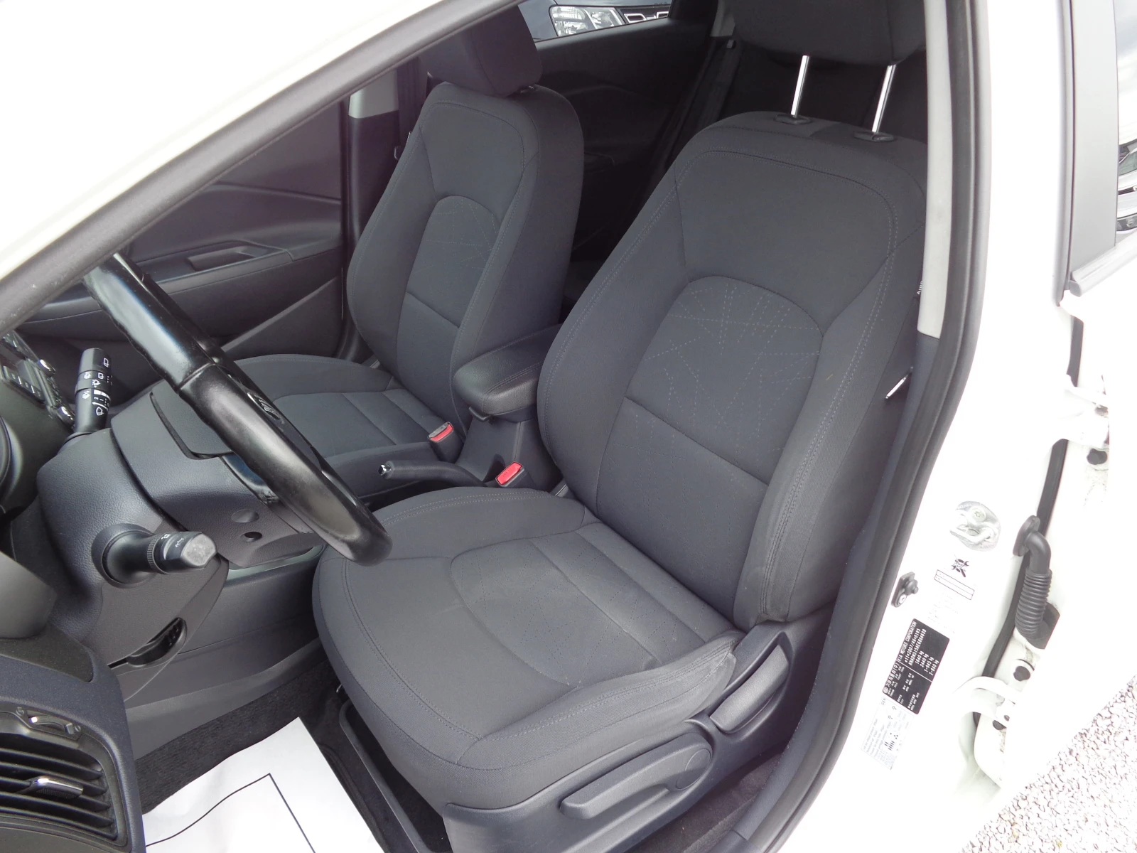 Kia Rio 1.1 CRDI, снимка 10 - Автомобили и джипове - 54606170