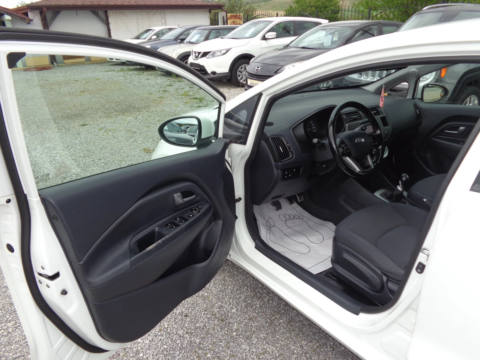Kia Rio 1.1 CRDI, снимка 9 - Автомобили и джипове - 54606170