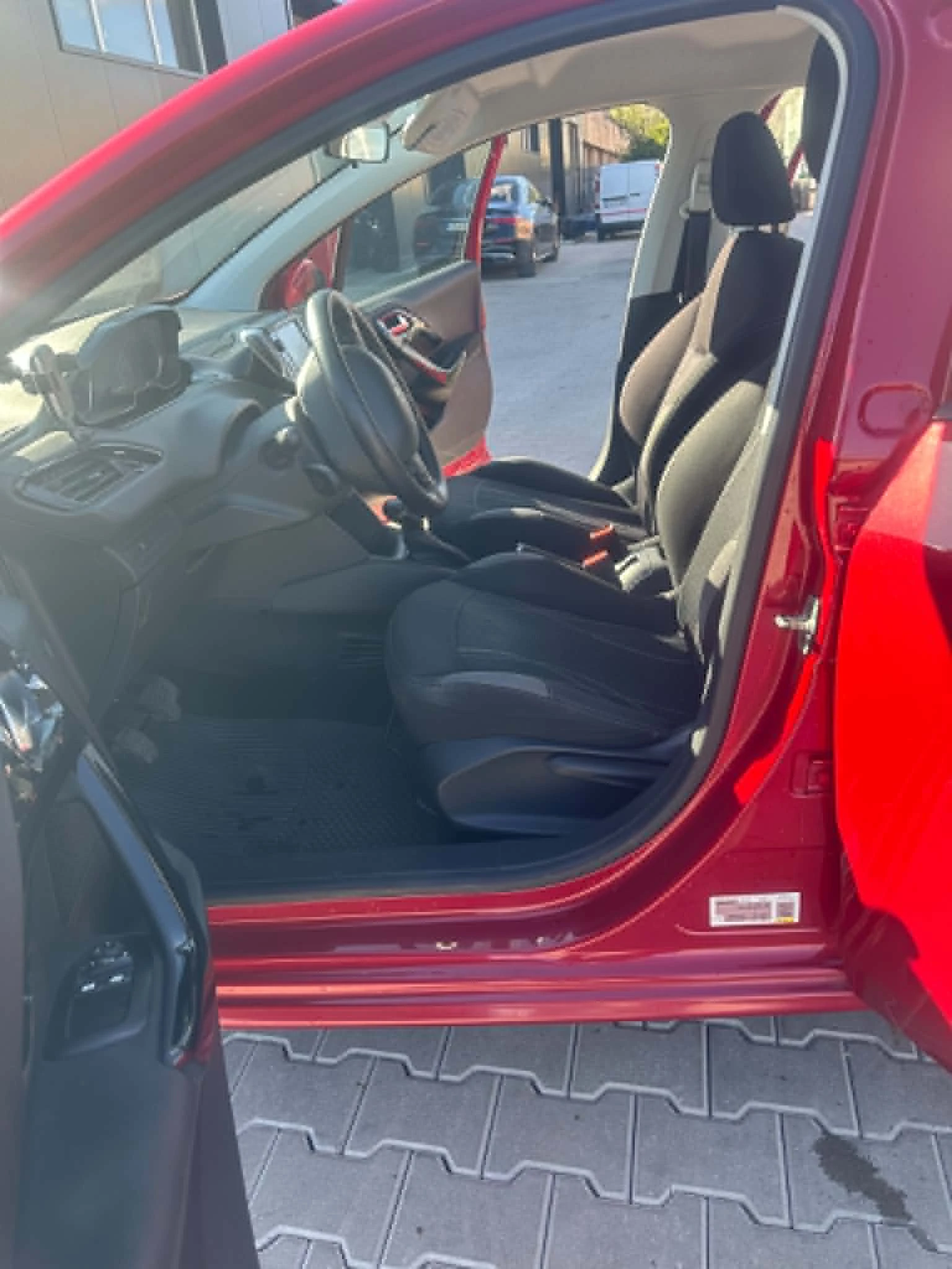 Peugeot 208, снимка 7 - Автомобили и джипове - 55381290
