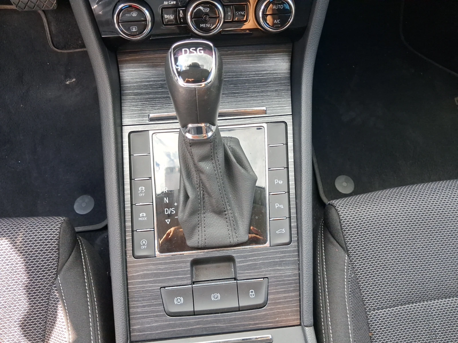 Skoda Superb Комби Стайл 2, 0 TDI, 200 к.с., 7DSG, снимка 14 - Автомобили и джипове - 56104921
