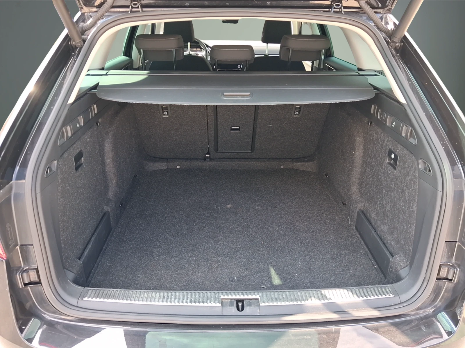 Skoda Superb Комби Стайл 2, 0 TDI, 200 к.с., 7DSG, снимка 13 - Автомобили и джипове - 56104921
