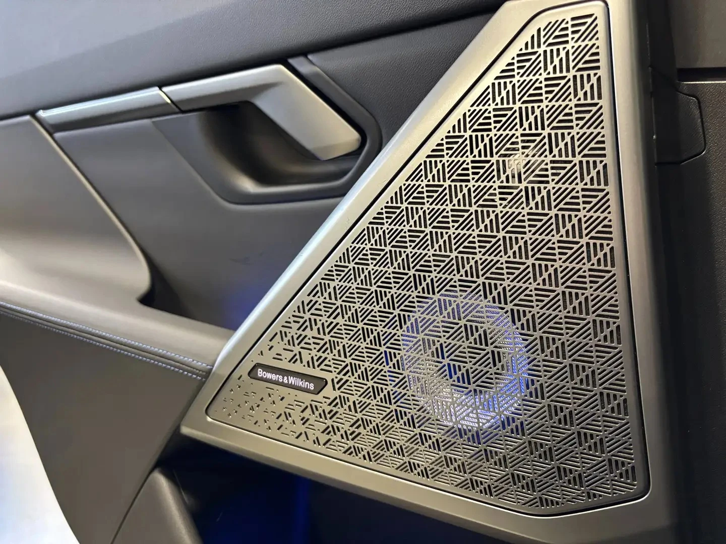 BMW i5 M60* M Sport Pro* Bowers & Wilkins, снимка 10 - Автомобили и джипове - 56233988