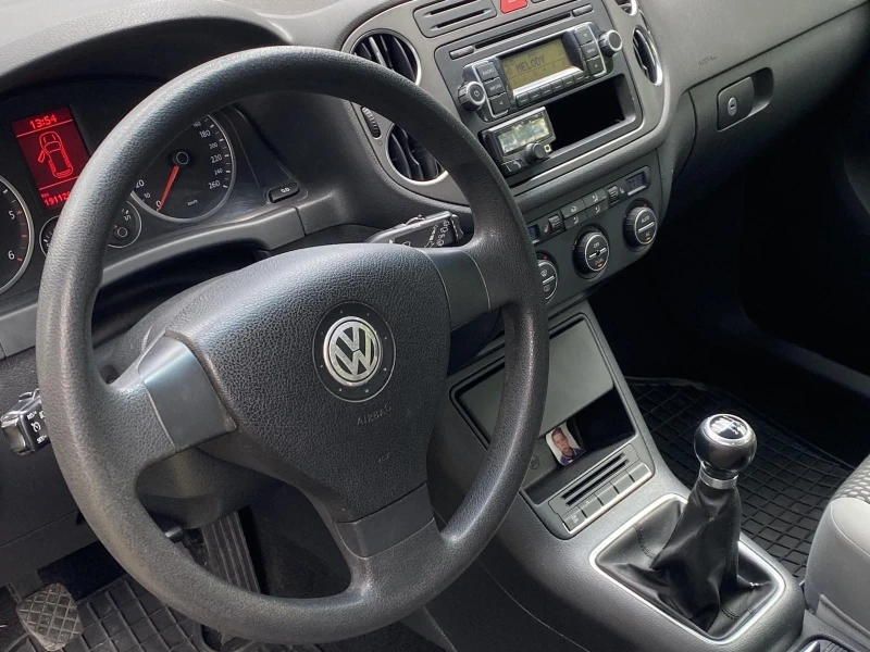 VW Tiguan 2.0 TDI, снимка 8 - Автомобили и джипове - 52541563