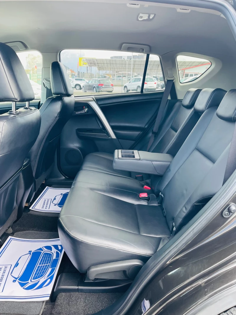 Toyota Rav4 2.2 D-4D Longe * Кожа* Камера* Сервизна история* , снимка 10 - Автомобили и джипове - 53586899