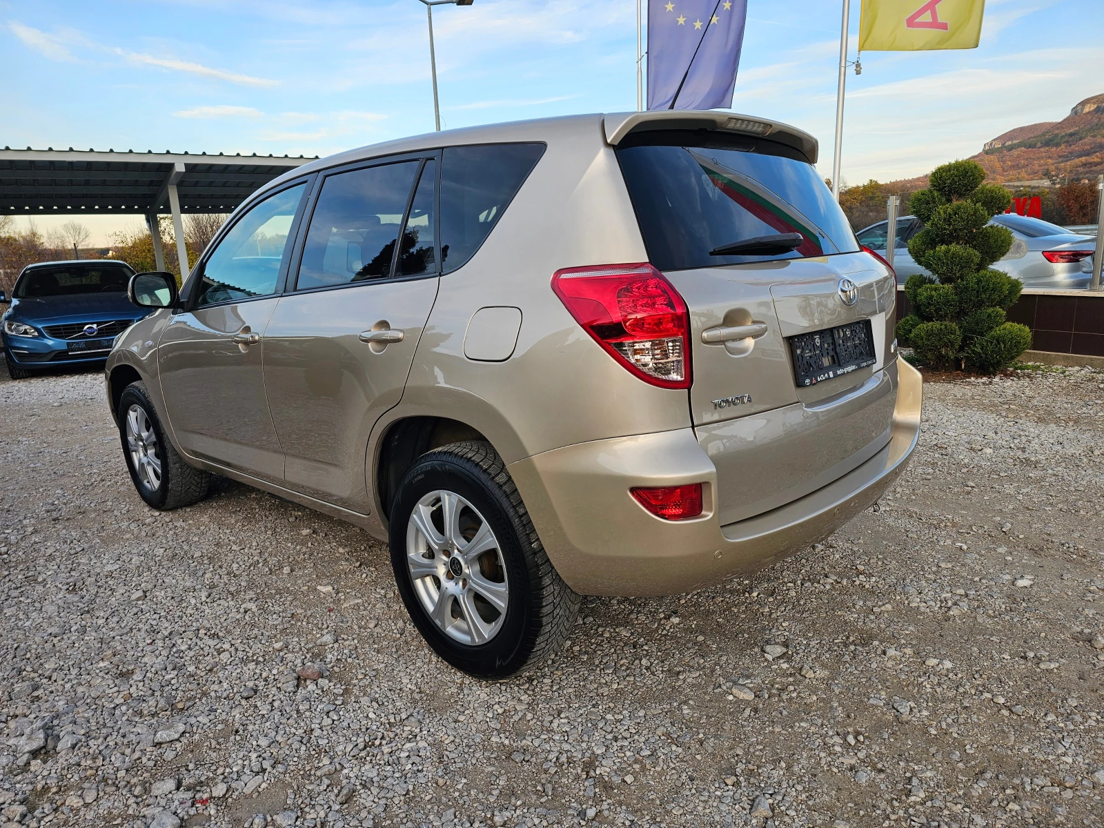 Toyota Rav4 2.2 D-4D 136кс! ! ПАРКТРОНИК! !КЛИМАТРОНИК - изображение 3