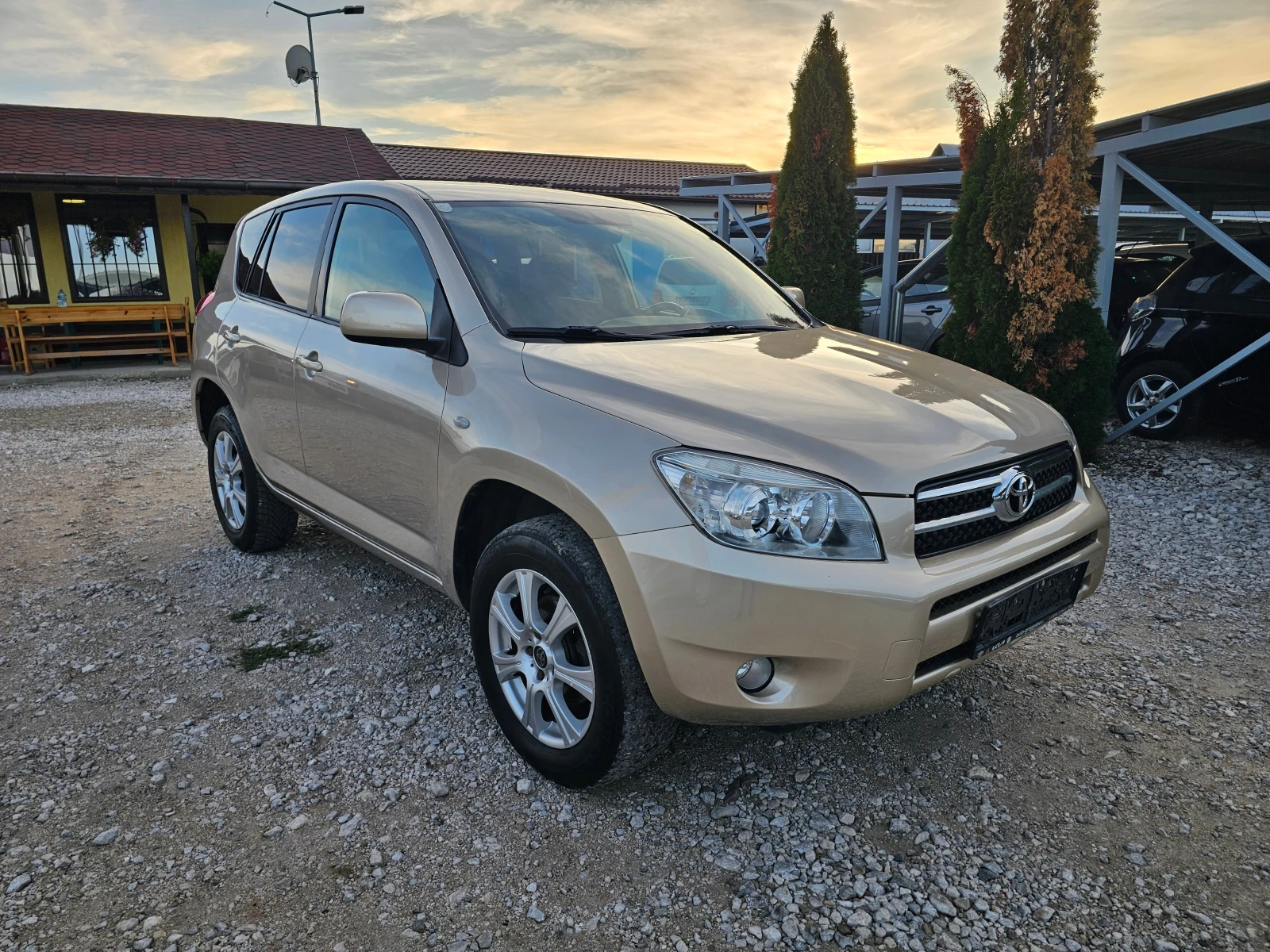 Toyota Rav4 2.2 D-4D 136кс! ! ПАРКТРОНИК! !КЛИМАТРОНИК - изображение 7