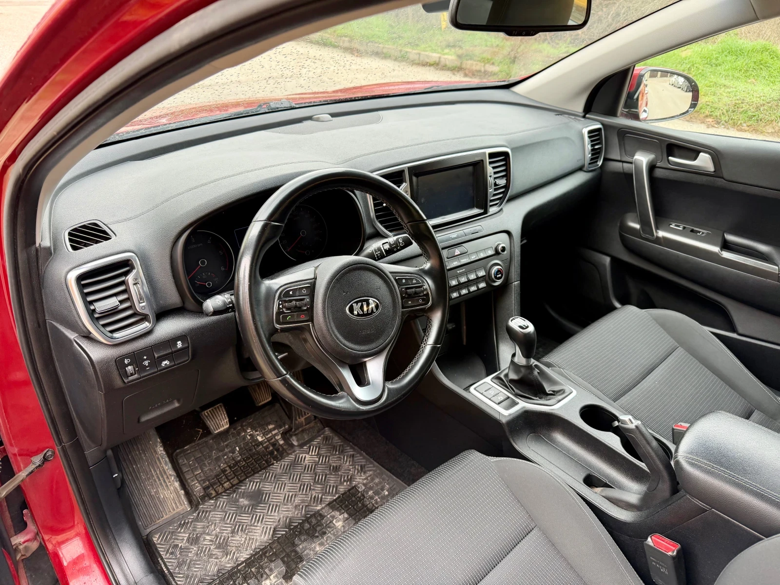 Kia Sportage 1.7 CRDi, снимка 11 - Автомобили и джипове - 53566446