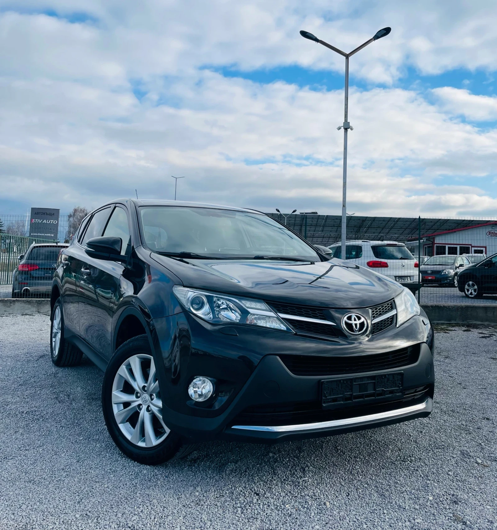 Toyota Rav4 2.2 D-4D Longe * Кожа* Камера* Сервизна история*  - изображение 3