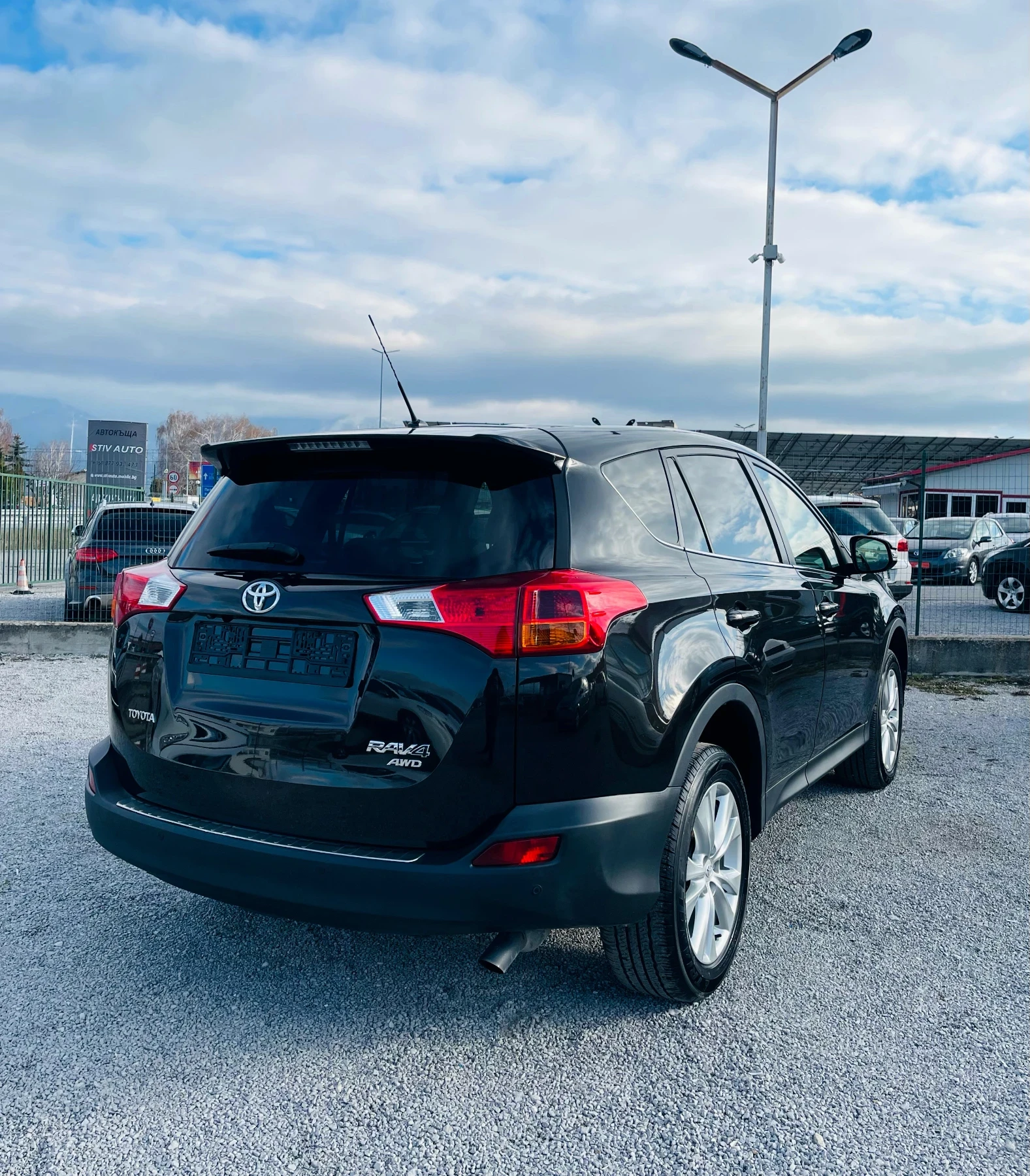 Toyota Rav4 2.2 D-4D Longe * Кожа* Камера* Сервизна история*  - изображение 5