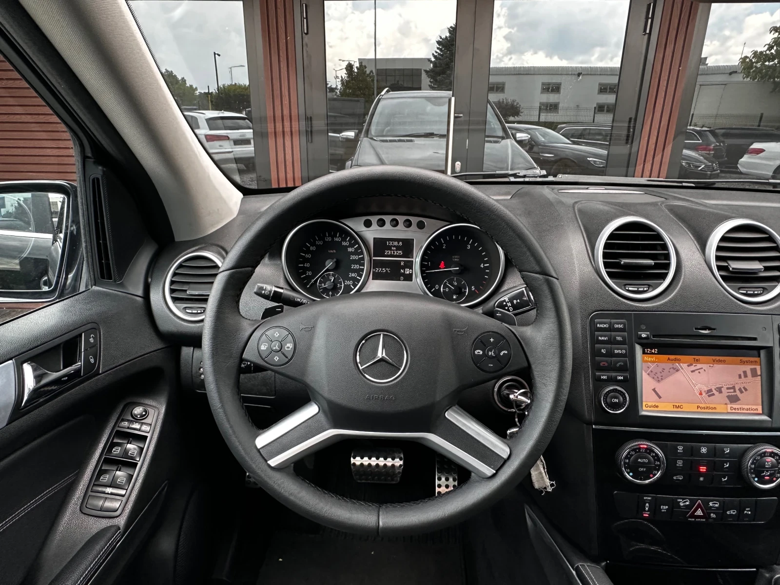 Mercedes-Benz ML 320 Facelift * 4Matic * 231хил.км.* Лизинг, снимка 8 - Автомобили и джипове - 55001053