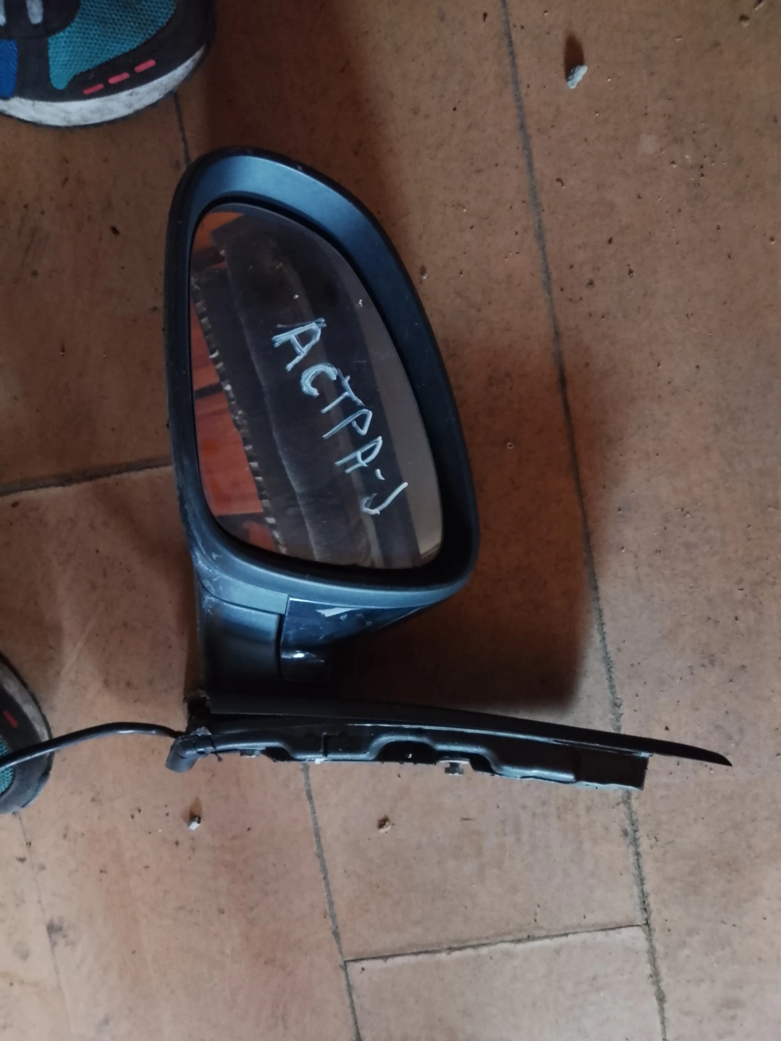      J 2011 | Mobile.bg   1