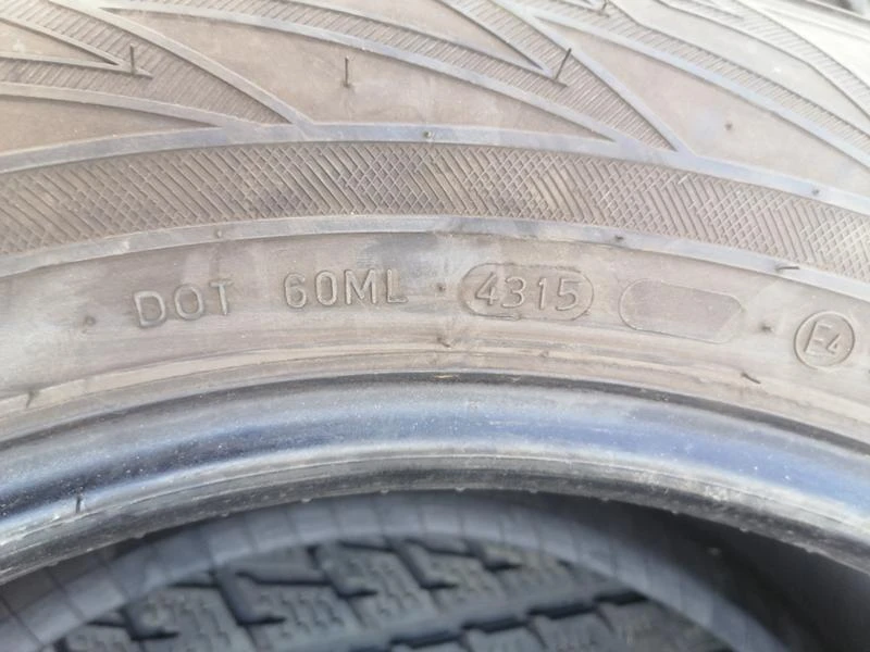 Гуми Зимни 235/60R18, снимка 9 - Гуми и джанти - 31638517