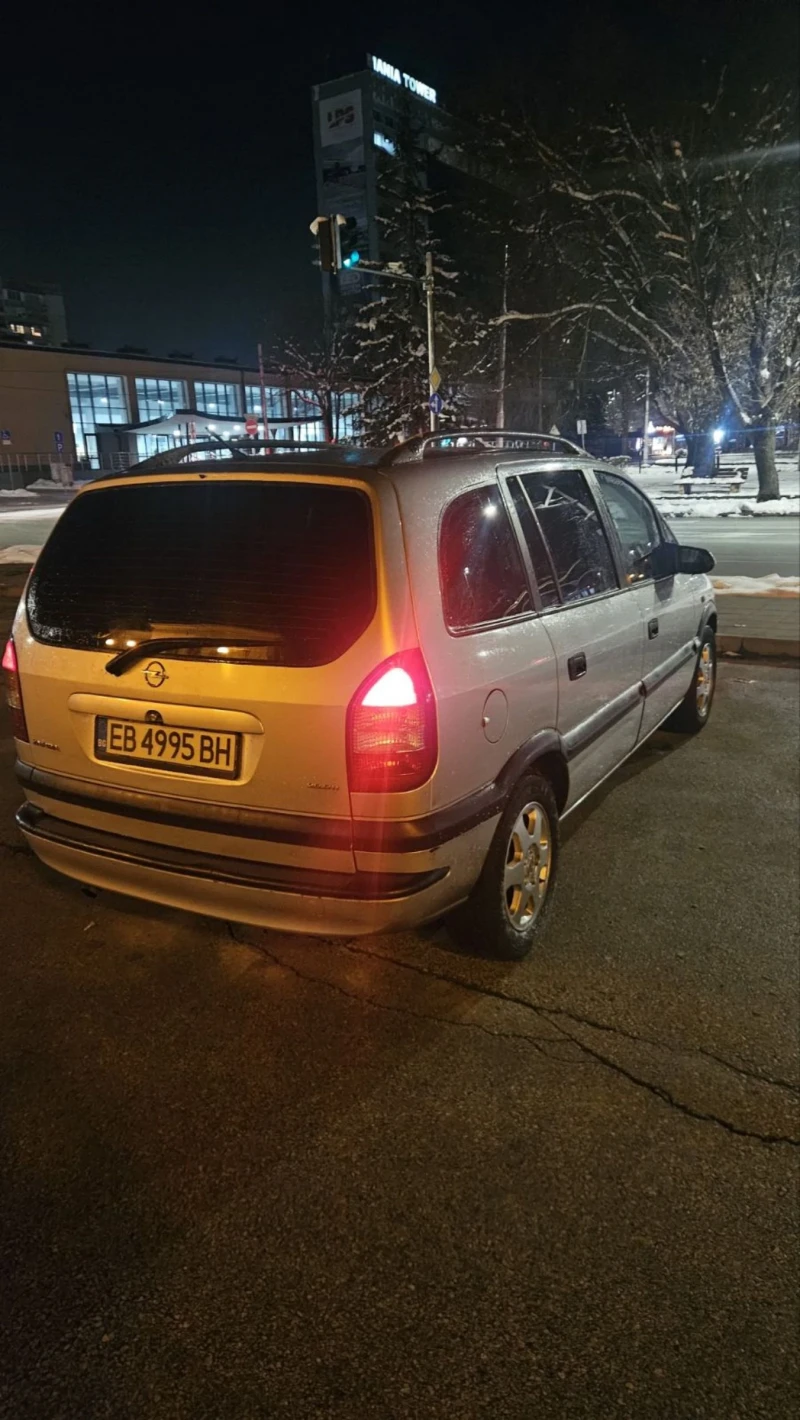 Opel Zafira 7 места, снимка 3 - Автомобили и джипове - 49200227