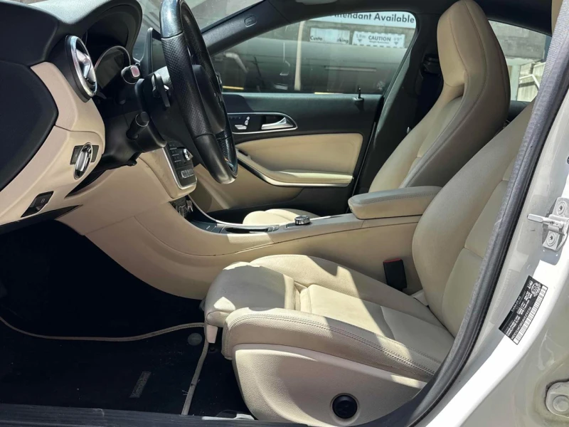 Mercedes-Benz CLA 250 4MATIC* AMG-pack* Night-pack* LED* Подгрев* Камера, снимка 9 - Автомобили и джипове - 52317998