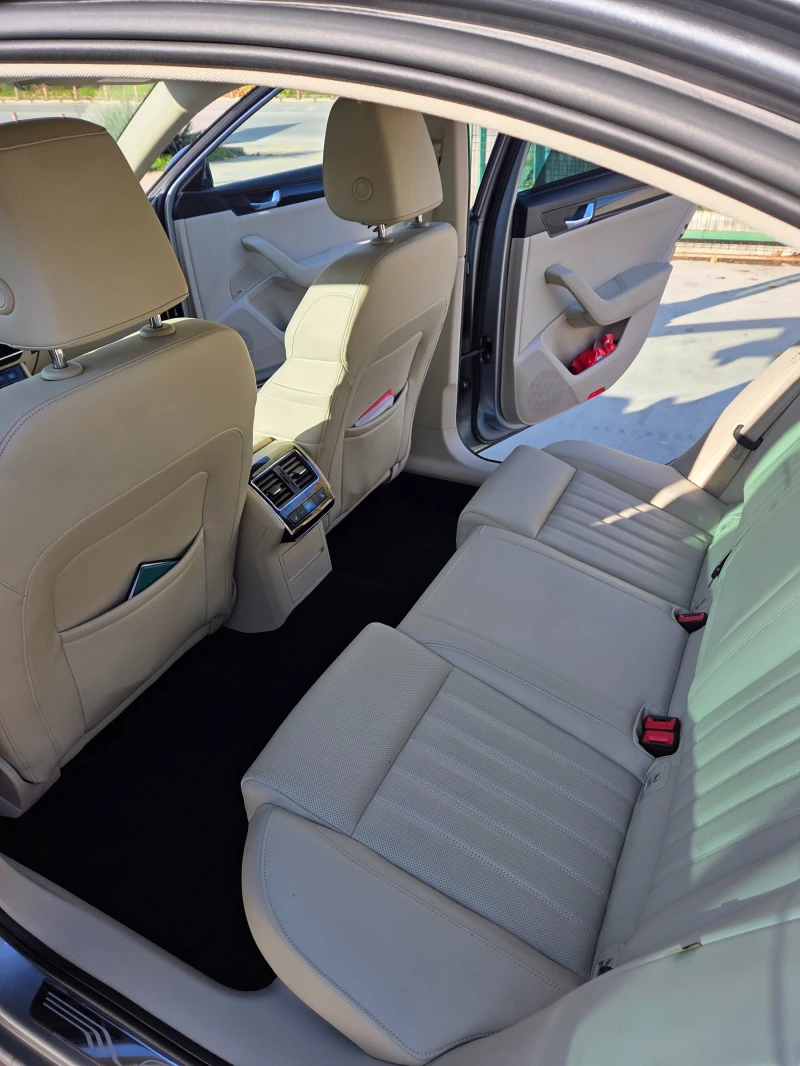 Skoda Superb 4x4 Laurin&Klement, снимка 12 - Автомобили и джипове - 53412610