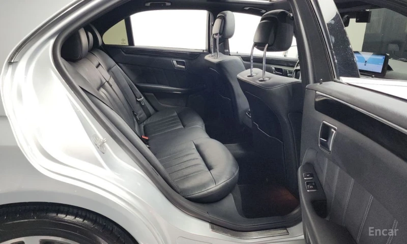 Mercedes-Benz 220, снимка 12 - Автомобили и джипове - 53515311