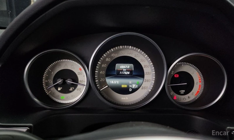 Mercedes-Benz 220, снимка 8 - Автомобили и джипове - 53515311