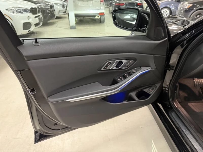 BMW 330 xDrive* АвтоКредит* (Цена до БГ) , снимка 13 - Автомобили и джипове - 53560247