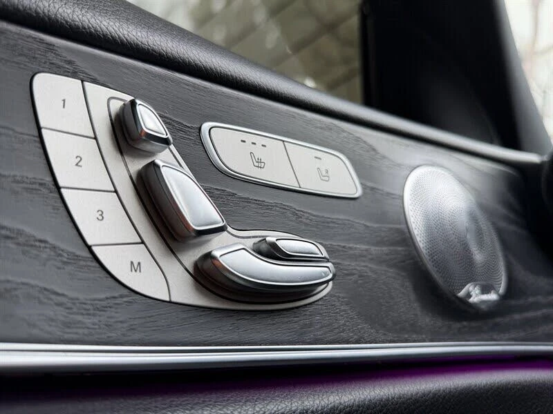 Mercedes-Benz E 300 AMG LINE/BURMESTER/PANORAMA/KEYLESS - изображение 4