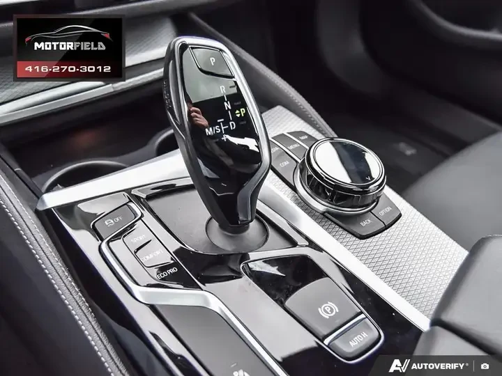 BMW 530 xDrive M PKG * HEAD UP * SOFT CLOSE, снимка 15 - Автомобили и джипове - 54905244