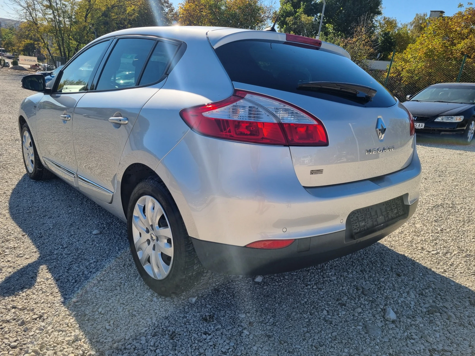 Renault Megane  1.2T 130 k.c Facelift BOSE ШВЕЙЦАРИЯ  | Mobile.bg — изображение 6