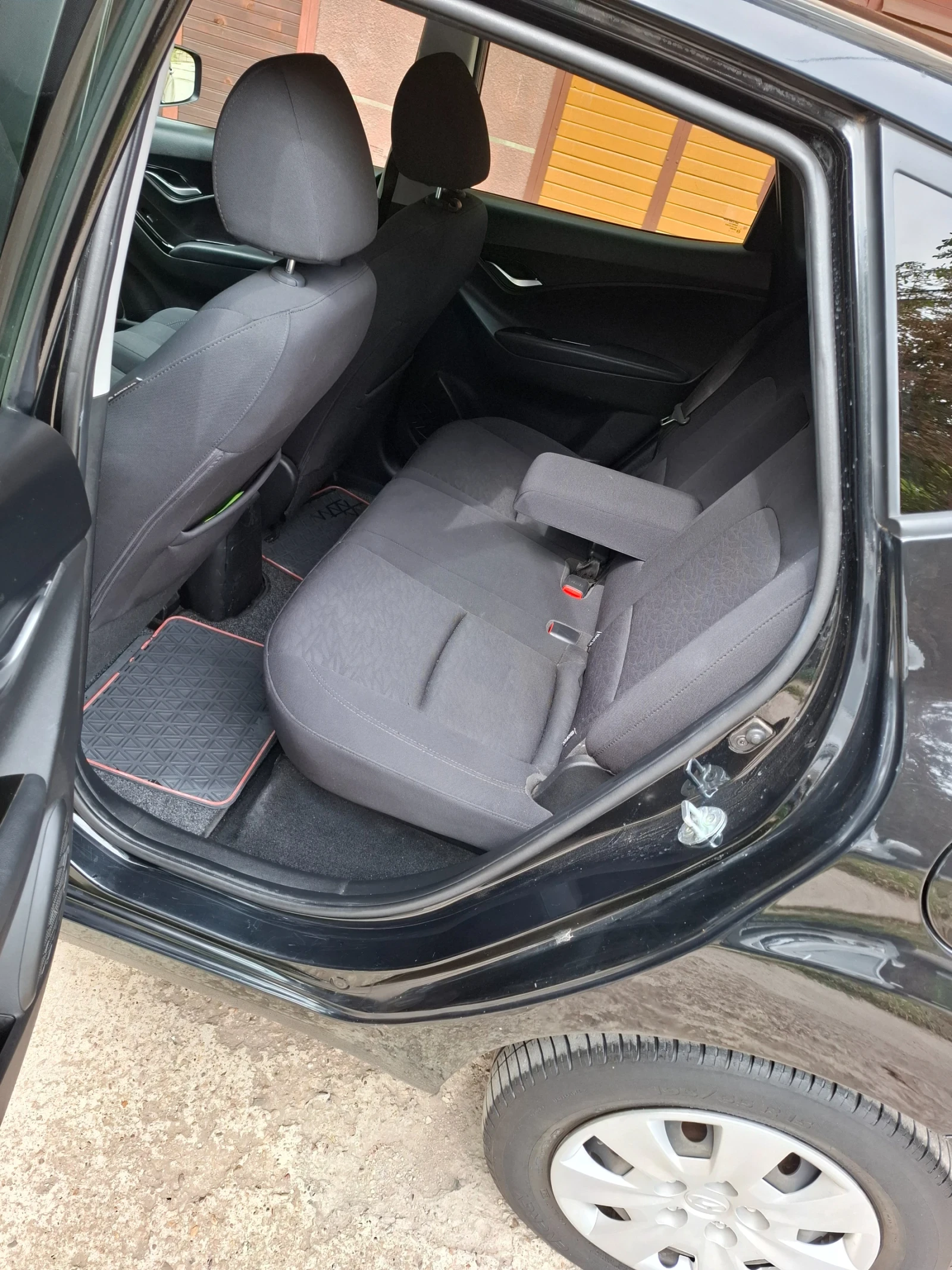 Hyundai Ix20 1.6 i  - изображение 6