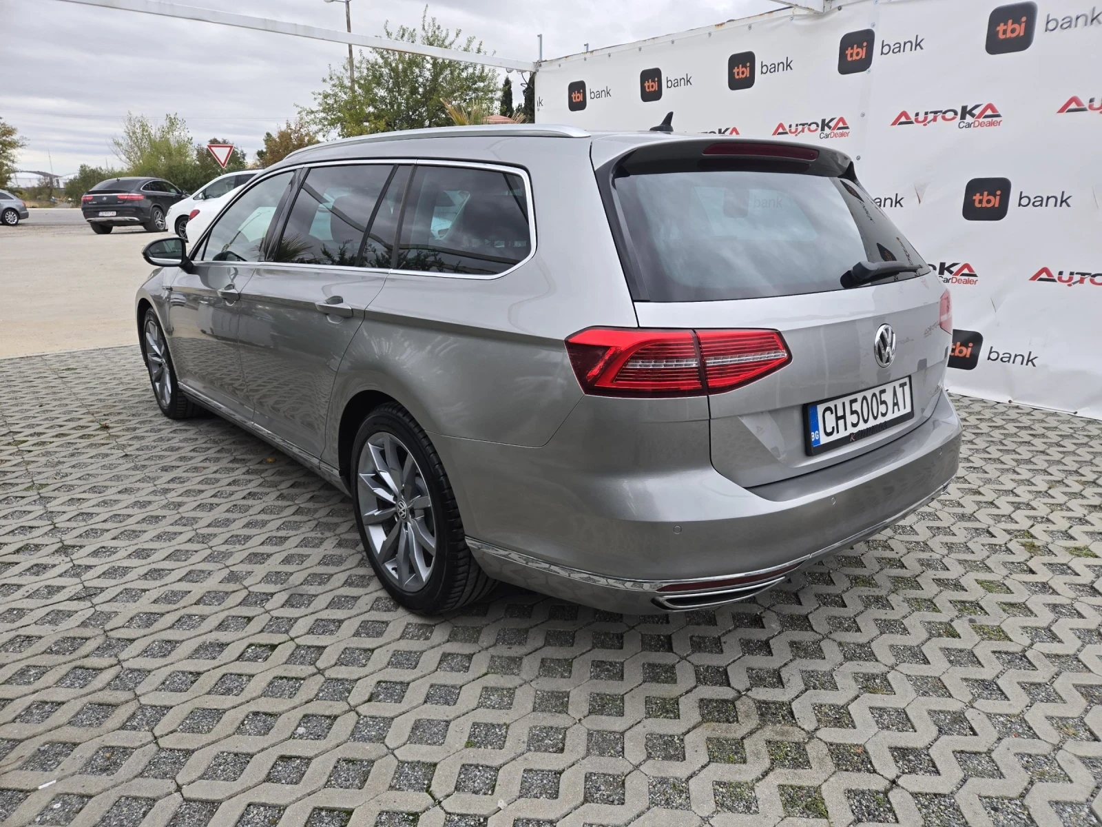 VW Passat 2.0TDI-239KC= АВТОМАТ= 4MOTION= ДИСТРОНИК= DYNAUDI - изображение 5