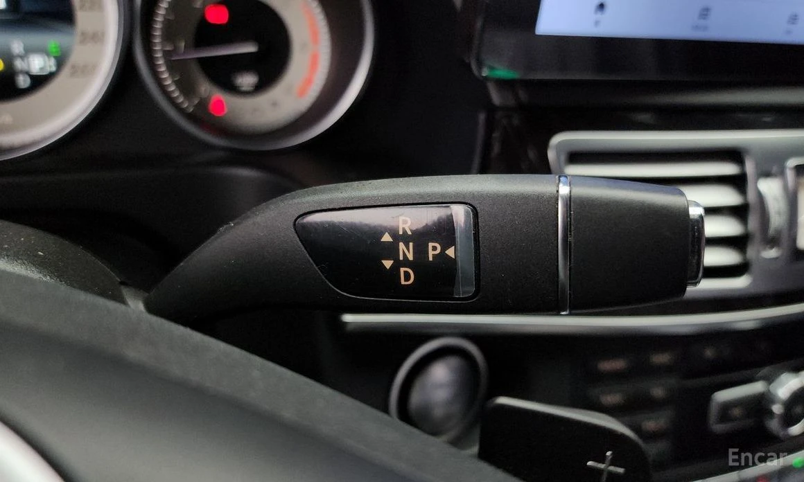 Mercedes-Benz 220  - изображение 9