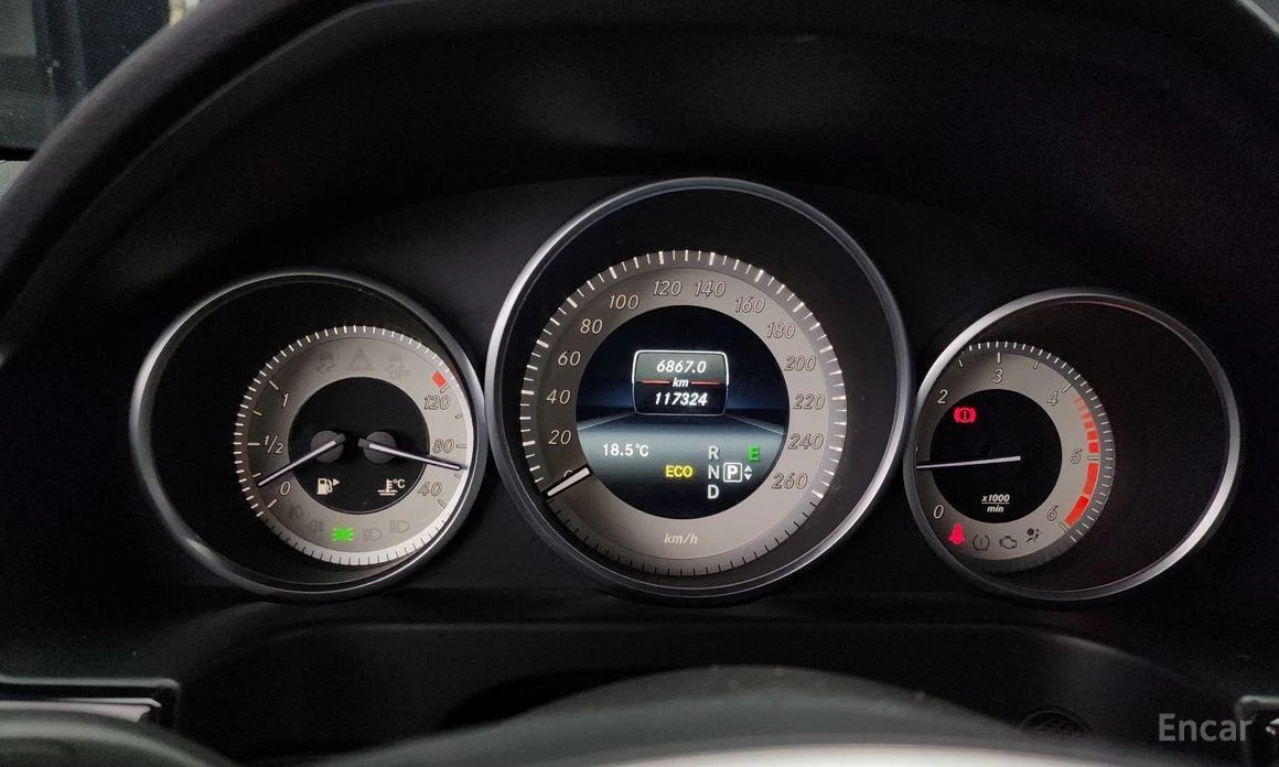 Mercedes-Benz 220  - изображение 8