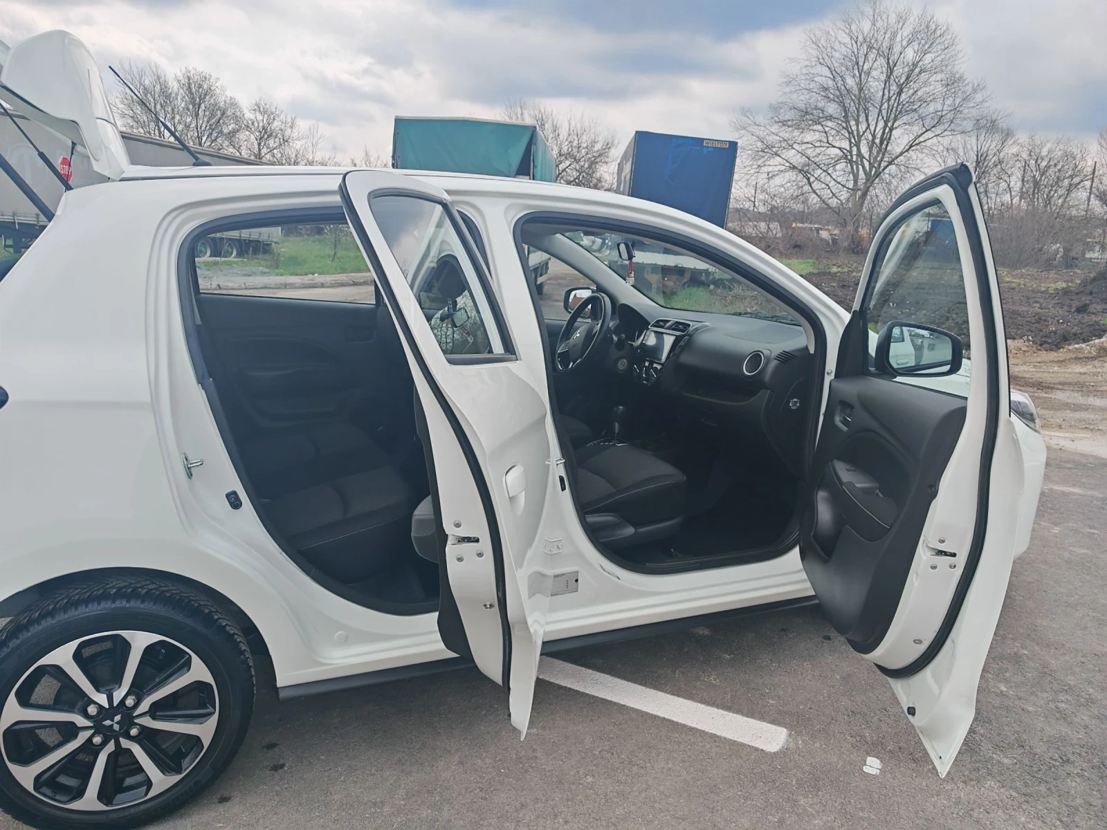 Mitsubishi Space star 1.2i, снимка 14 - Автомобили и джипове - 54041035