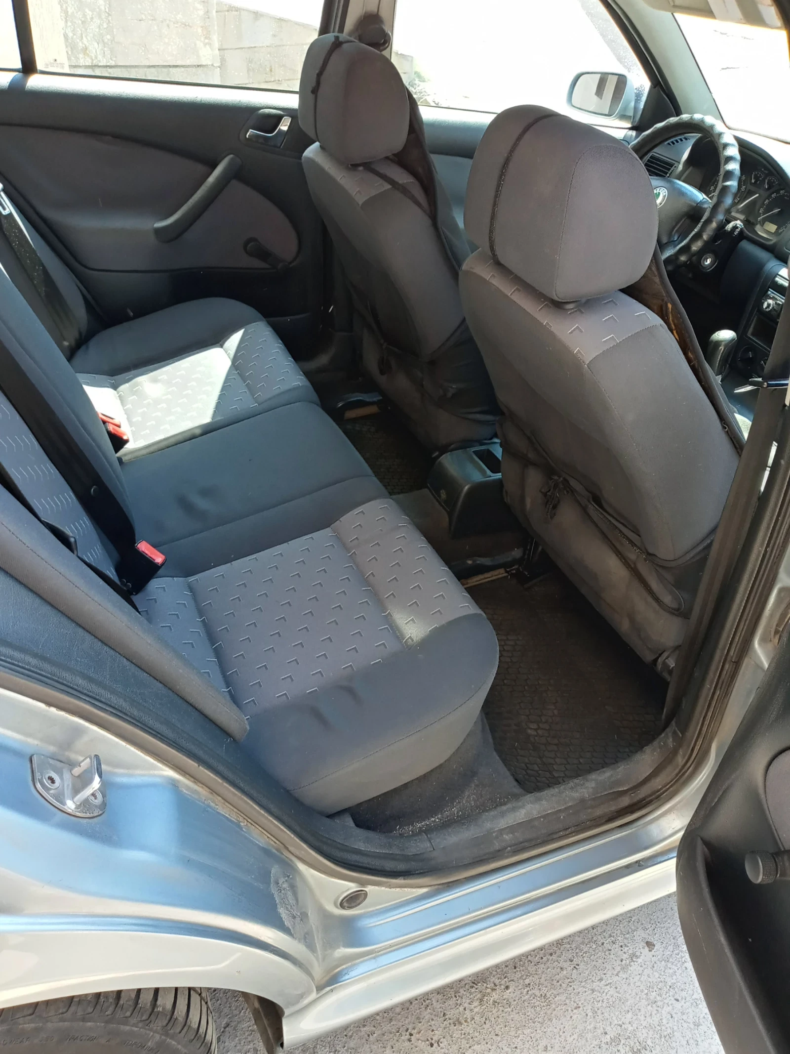 Skoda Octavia 1.6 i, снимка 6 - Автомобили и джипове - 55333627