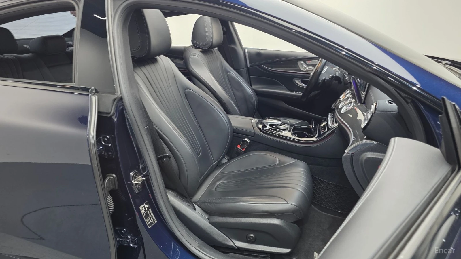 Mercedes-Benz CLS 300 DIESEL* AMG LINE* PANO* NAVI* ПОДГРЕВ* , снимка 11 - Автомобили и джипове - 55425710