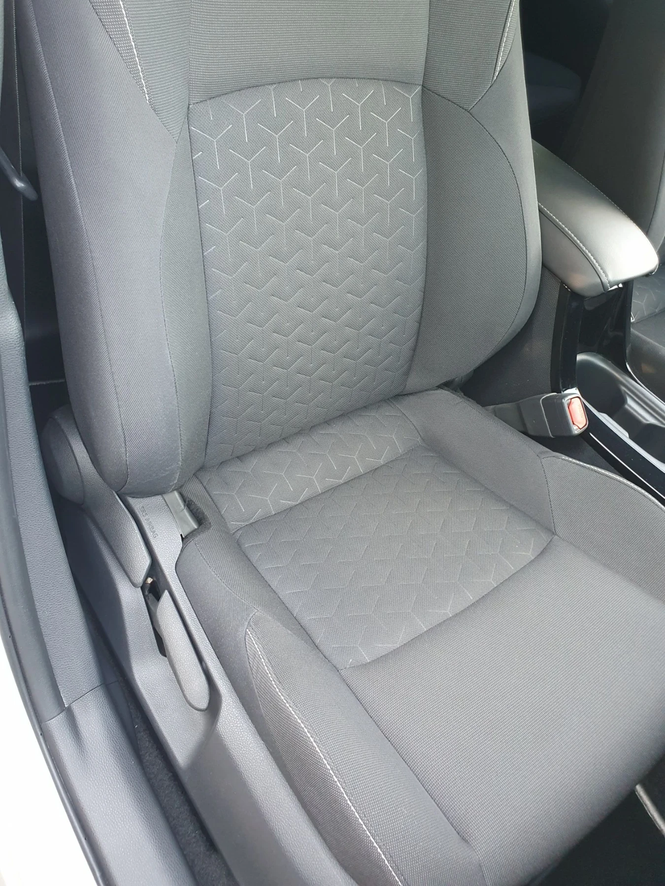 Toyota Corolla 1.8Hubrud  AUT LED NAVI KAMERA PODGREV, снимка 10 - Автомобили и джипове - 55480247