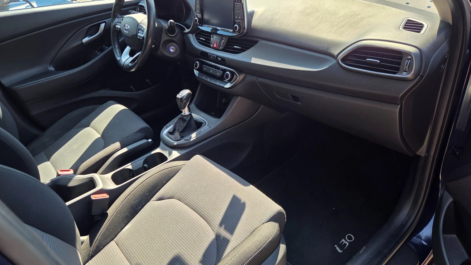 Hyundai I30 1.4 комби, снимка 11 - Автомобили и джипове - 55550748