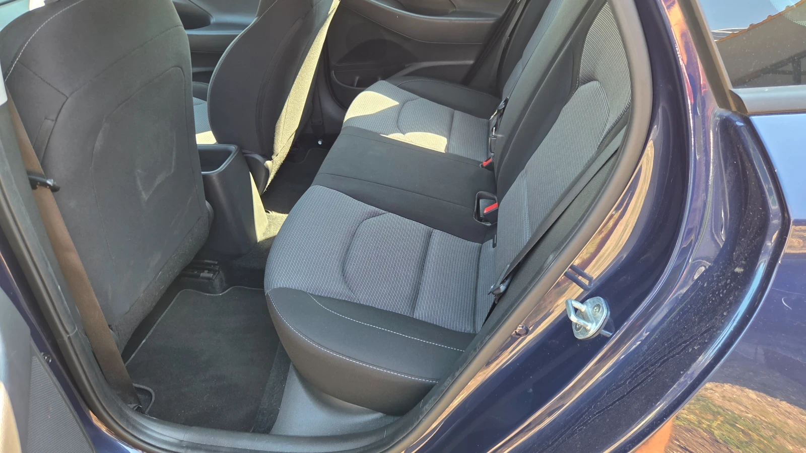 Hyundai I30 1.4 комби, снимка 10 - Автомобили и джипове - 55550748