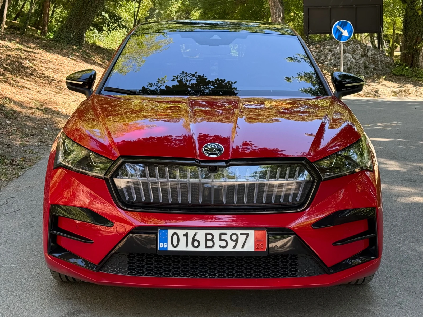Skoda Enyaq VRS* COUPE* 4X4* PANO* CAM* DIST* ТЕГЛИЧ* MATRIX* , снимка 2 - Автомобили и джипове - 55693921