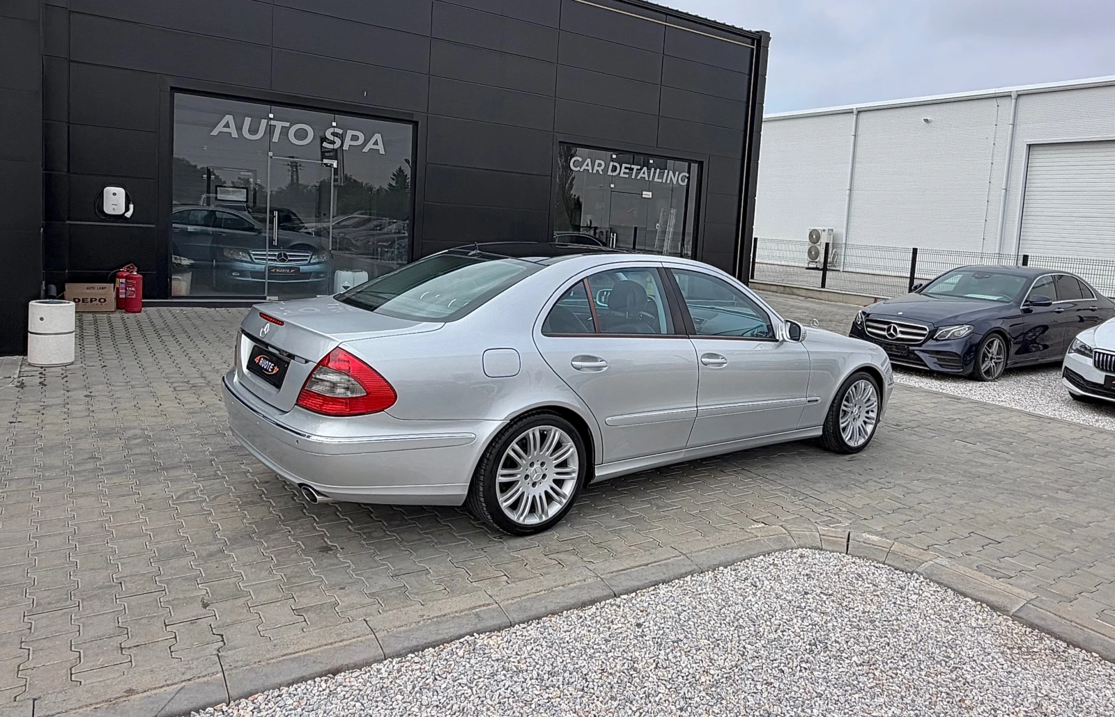 Mercedes-Benz E 320 CDi Avantgarde | Панорама| * ТОП* , снимка 4 - Автомобили и джипове - 56426770