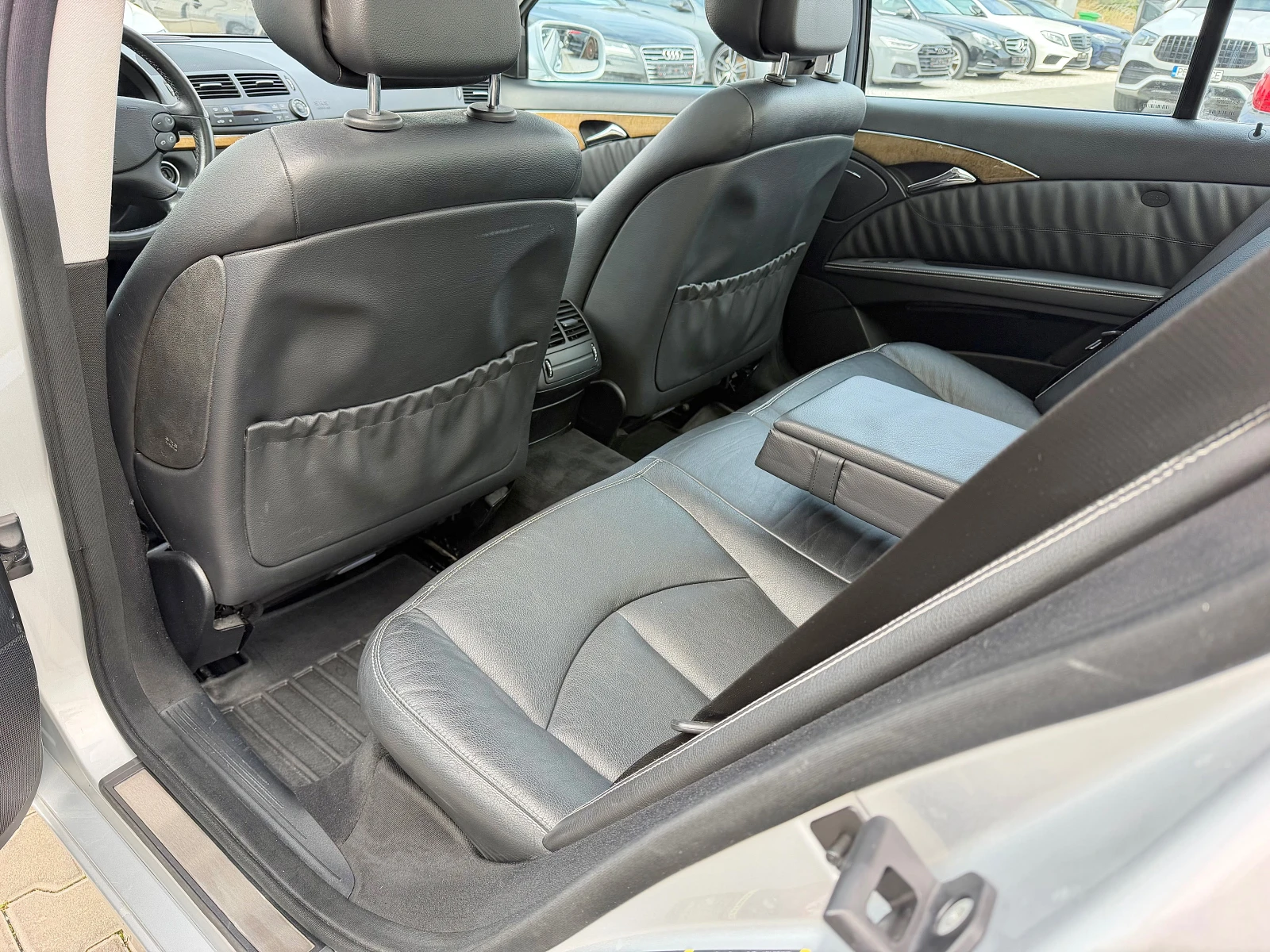 Mercedes-Benz E 320 CDi Avantgarde | Панорама| * ТОП* , снимка 13 - Автомобили и джипове - 56426770