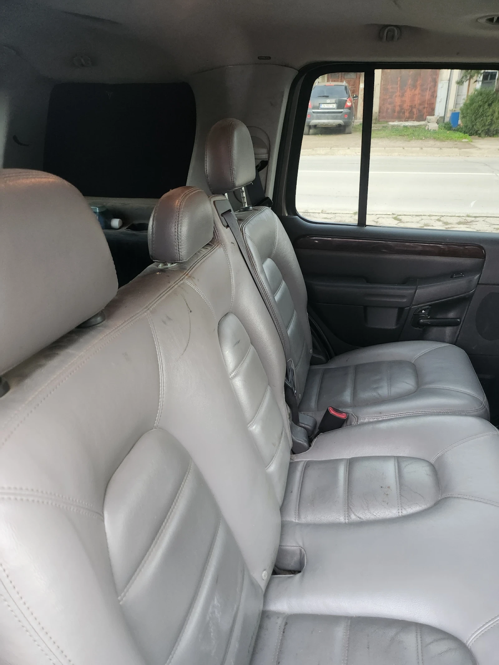 Ford Explorer 4.6 - изображение 8